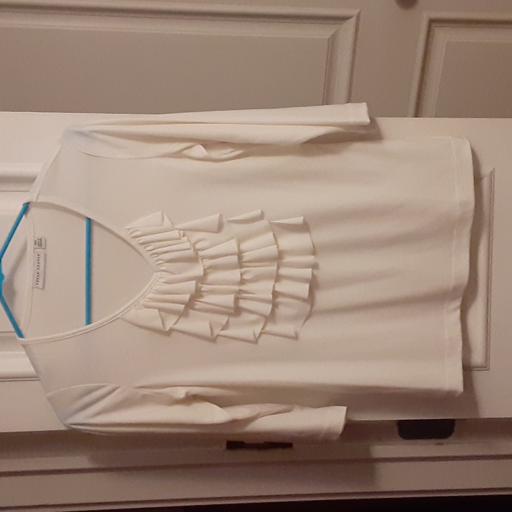 Susan Graver Women's White Ruffled V-neck Blouse. Size: XXS.